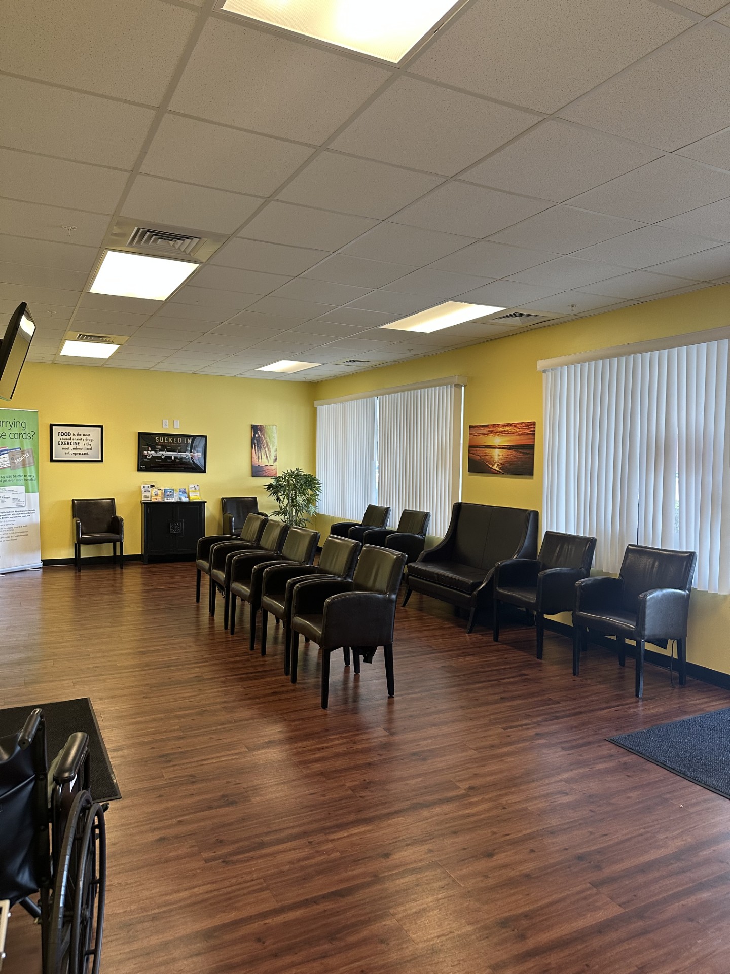 Lobby inside the Island Doctors Mandarin office
